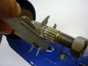 Mätning av propelleraxelns diameter över splines